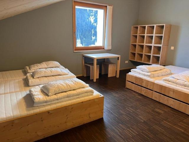 Hostel Nova Casa Spinatscha Sedrun Pokoj fotografie