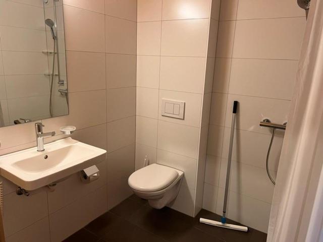 Hostel Nova Casa Spinatscha Sedrun Pokoj fotografie