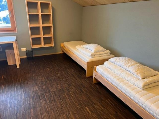 Hostel Nova Casa Spinatscha Sedrun Pokoj fotografie