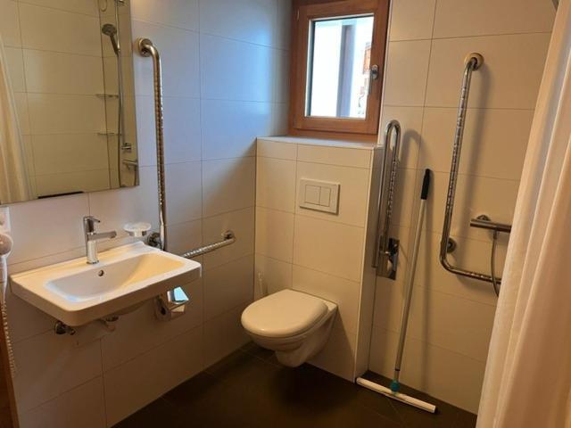 Hostel Nova Casa Spinatscha Sedrun Pokoj fotografie
