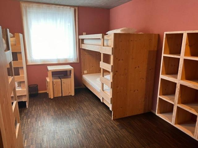 Hostel Nova Casa Spinatscha Sedrun Pokoj fotografie