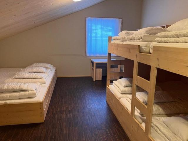 Hostel Nova Casa Spinatscha Sedrun Pokoj fotografie