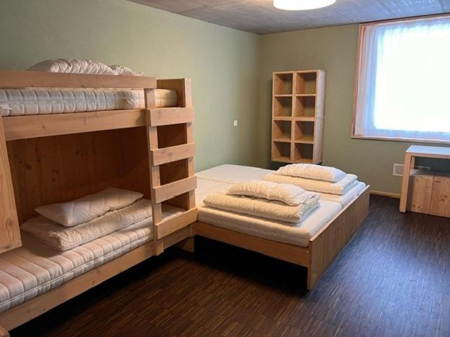 Hostel Nova Casa Spinatscha Sedrun Pokoj fotografie